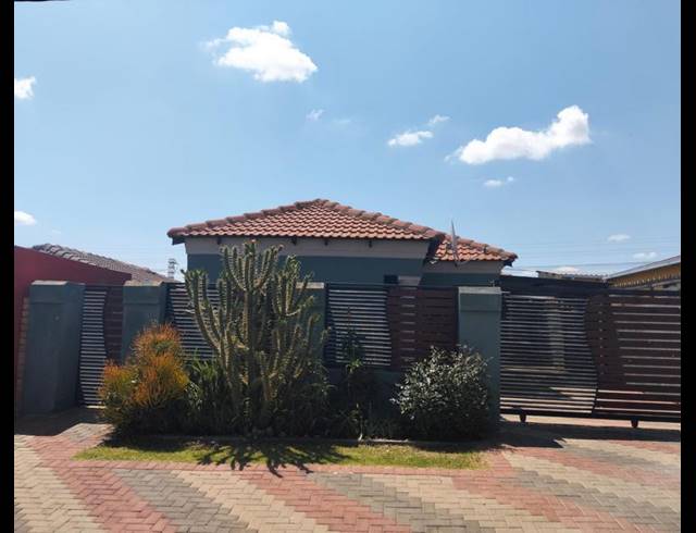 3 BEDROOM HOUSE FOR SALE IN ESSELEN PARK